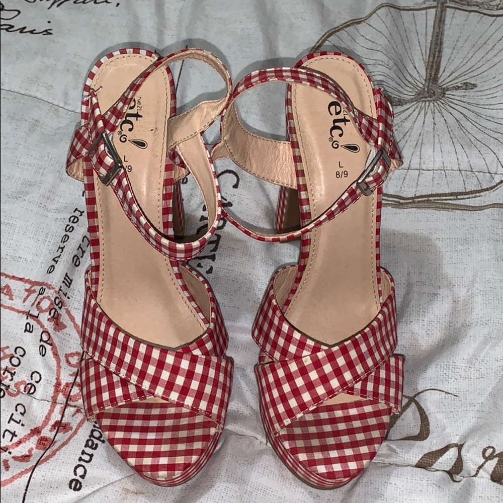 Red and white platform  👠